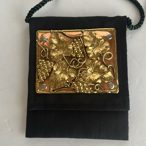 Vintage Lunacy Designs Pouch
Copper & Brass Grapes Vineyard
Wine Drinker's Motif - Picture 9 of 12